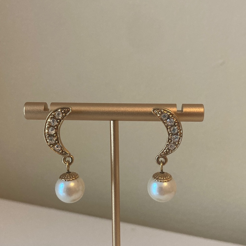 Vintage 1928 Gold Crescent Earrings with Pearls